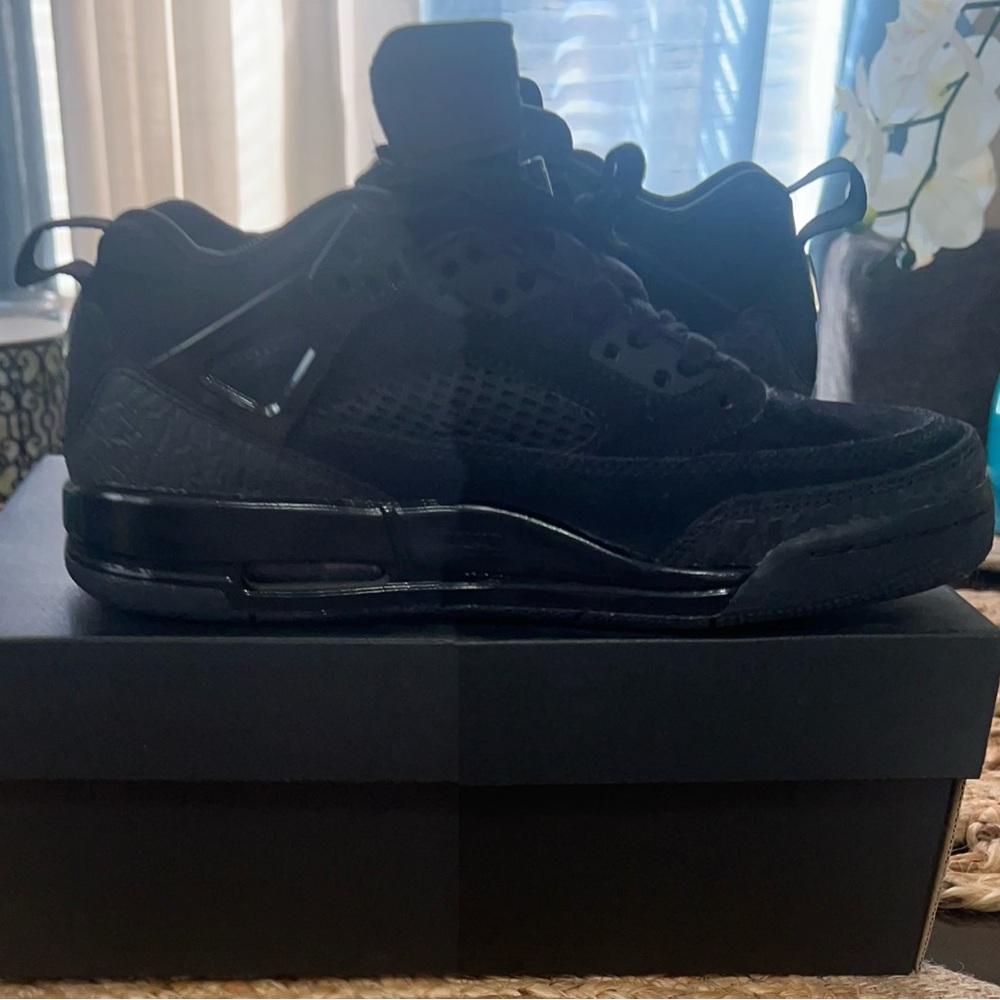 Jordan Big Kids' Spizike Low All-Black Sneakers - Picture 11 of 13